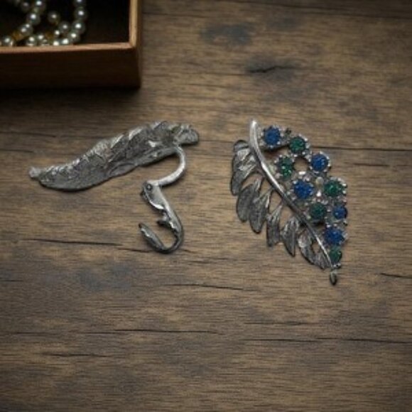 Elegant Silver and Blue Leaf Brooch and Earring Set- Vintage Costume - Picture 4 of 5